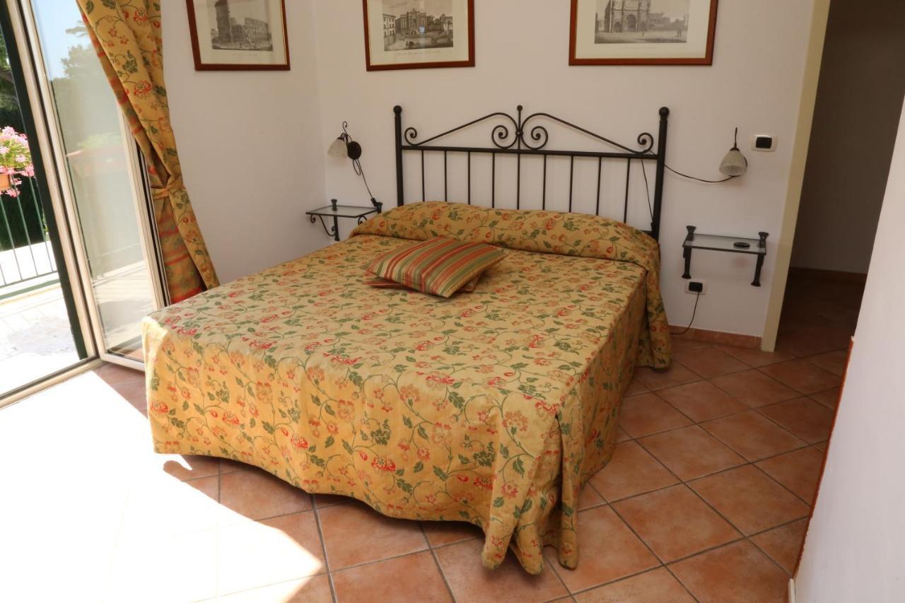 Tenuta Di Pietra Porzia Monte Porzio Catone Exterior foto